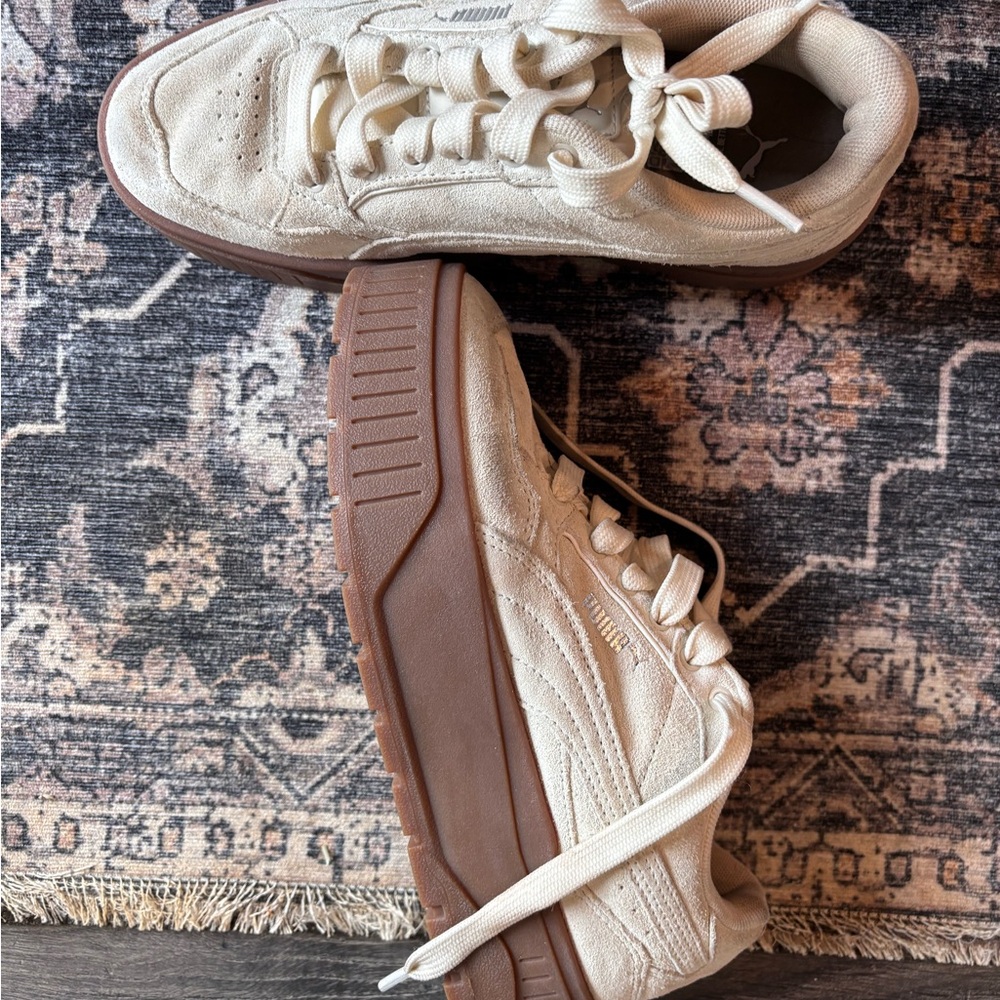 Puma Cream Sneakers with Brown Soles